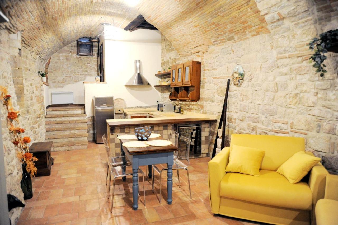 O Rosa Bella Appartamento Via Savelli Della Porta 24 グッビオ エクステリア 写真